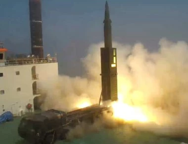 Ο μυστηριώδης πύραυλος της Βορείου Κορέας που προκαλεί ερωτήματα (φωτό)